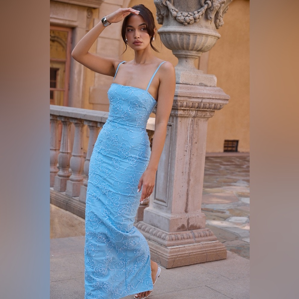 NEW HOUSE OF CB EVA
TUSCAN BLUE EMBROIDERED FLORAL MAXI DRESS